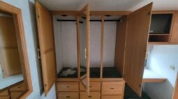 2005 Winnebago Adventurer 33V full