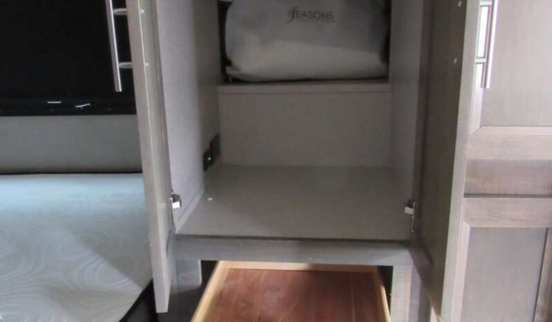 2021 Dynamax Isata 3 Series Mercedes-Benz 24FW full